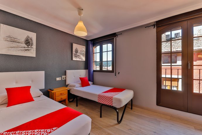 Imagen de la habitación del Hotel Hostería El Bodegón De Gredos. Foto 11