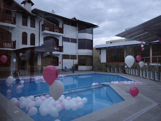 Imagen de la piscina del Hotel Hoster&iacute;a Imperio Real. Foto 18