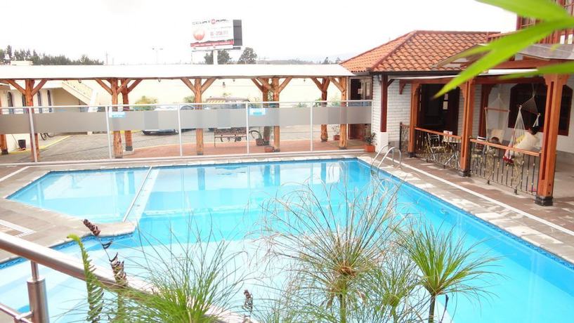 Imagen de la piscina del Hotel Hoster&iacute;a Imperio Real. Foto 20