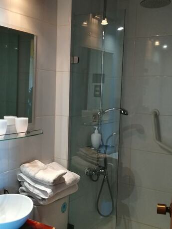 Imagen de la habitación del Hotel Hoster&iacute;a Montemar. Foto 20