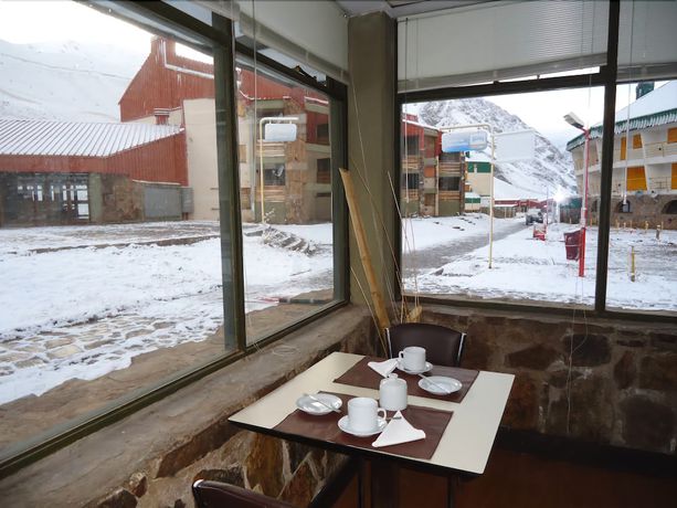 Imagen del bar/restaurante del Hotel Hoster&iacute;a Penitentes. Foto 8