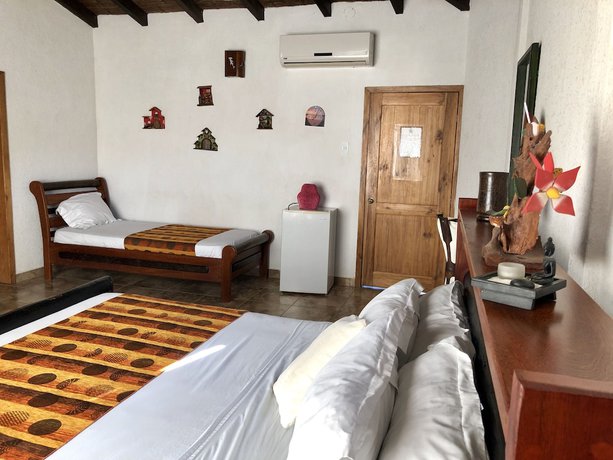 Imagen de la habitación del Hotel Hoster&iacute;a Puerto Gaviota. Foto 9