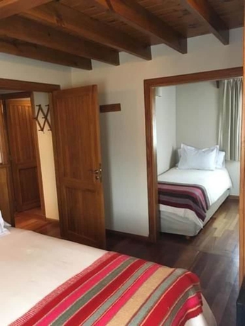 Imagen de la habitación del Hotel Hoster&iacute;a Senderos. Foto 11