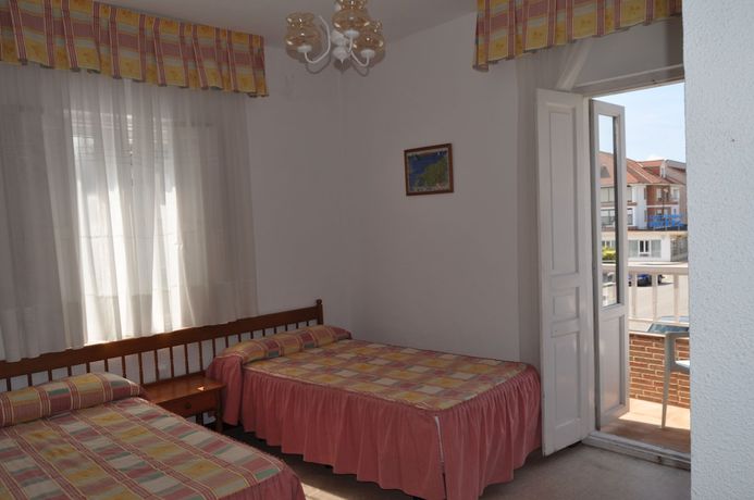 Imagen de la habitación del Hotel Hoster&iacute;a de Somo. Foto 9