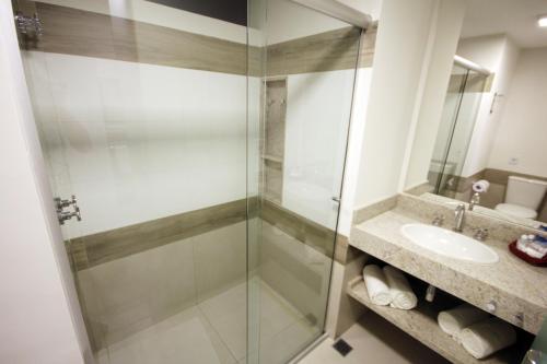 Imagen de la habitación del Hotel Hot Beach Resort. Foto 8