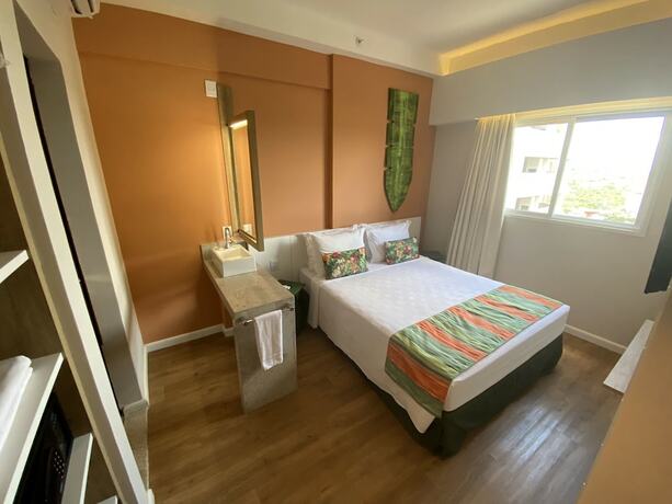 Imagen general del Hotel Hot Beach Suites. Foto 11