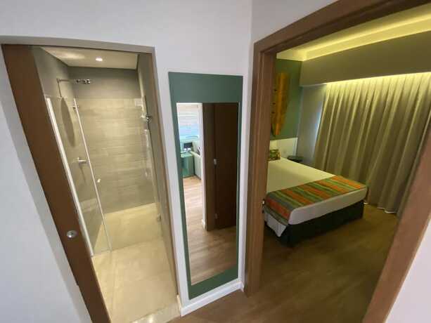 Imagen de la habitación del Hotel Hot Beach Suites. Foto 17