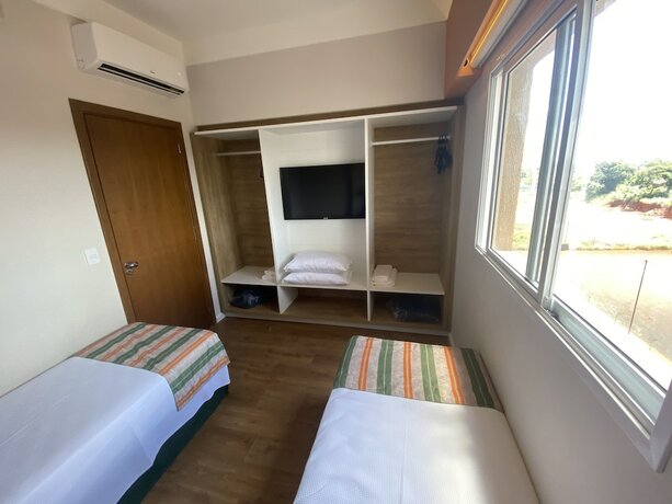 Imagen de la habitación del Hotel Hot Beach Suites. Foto 18