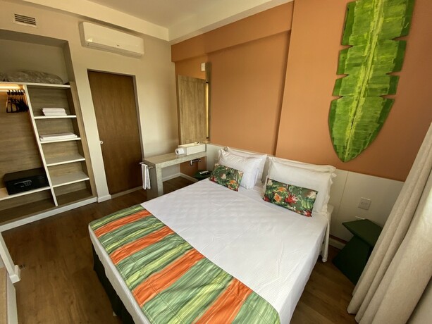 Imagen de la habitación del Hotel Hot Beach Suites. Foto 19