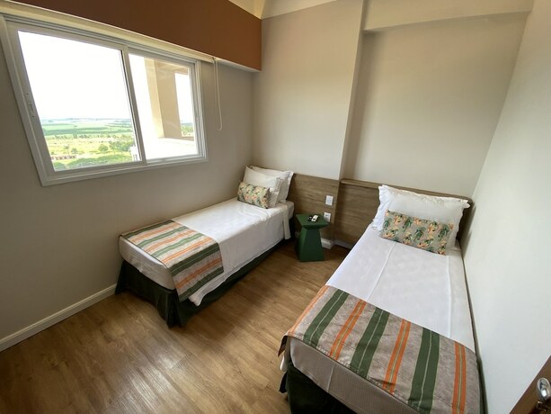 Imagen de la habitación del Hotel Hot Beach Suites. Foto 20