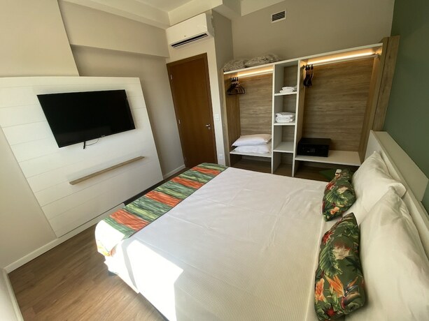 Imagen de la habitación del Hotel Hot Beach Suites. Foto 21