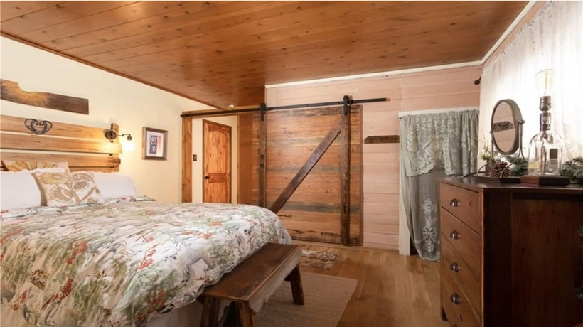 Imagen de la habitación del Hotel Hot Tub Near Lake Kellys Kottage. Foto 3