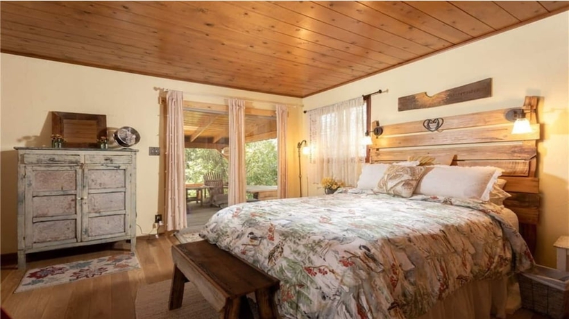 Imagen de la habitación del Hotel Hot Tub Near Lake Kellys Kottage. Foto 5