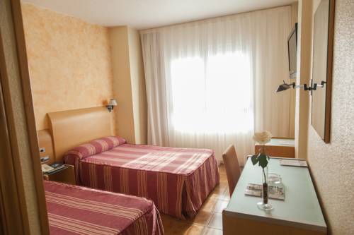 Imagen de la habitación del Hotel Hotal Azahar. Foto 5