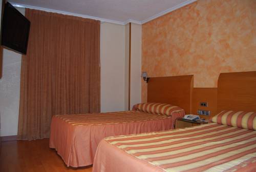 Imagen de la habitación del Hotel Hotal Azahar. Foto 6