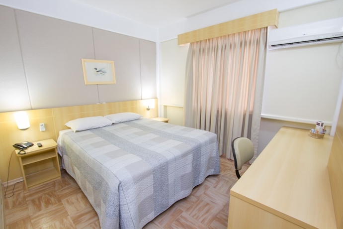 Imagen de la habitación del Hotel Hot&eacute;is Le Canard. Foto 4