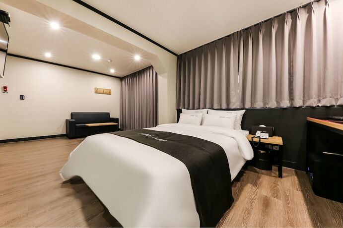 Imagen general del Hotel Hotel Adel. Foto 1