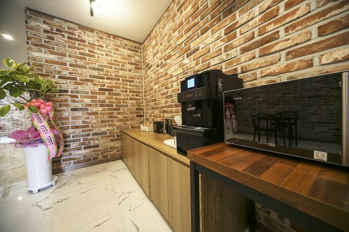 Imagen general del Hotel Hotel Adel. Foto 2