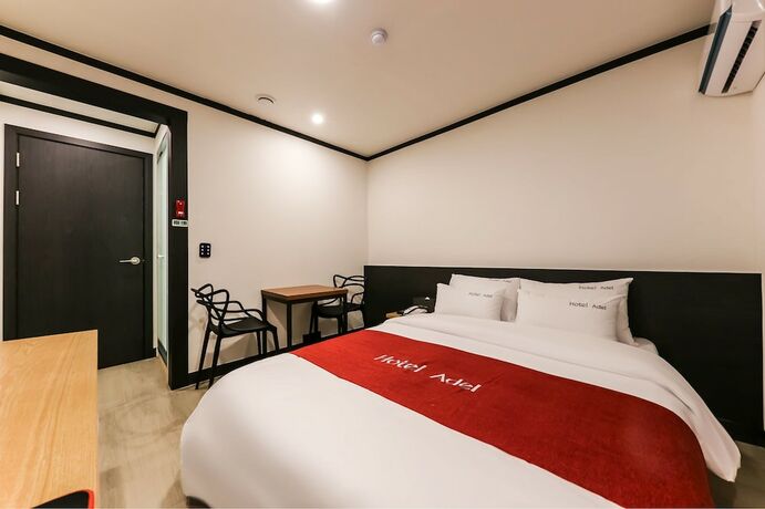 Imagen de la habitación del Hotel Hotel Adel. Foto 5