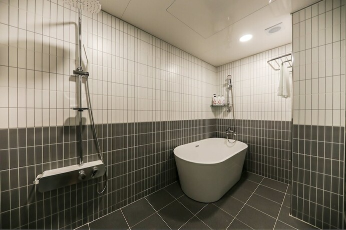 Imagen de la habitación del Hotel Hotel Adel. Foto 8