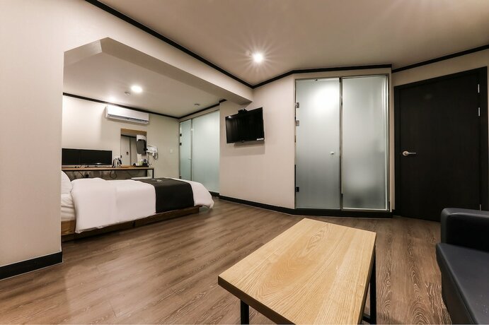 Imagen de la habitación del Hotel Hotel Adel. Foto 9