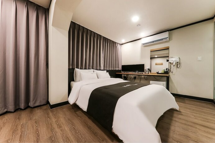 Imagen de la habitación del Hotel Hotel Adel. Foto 13