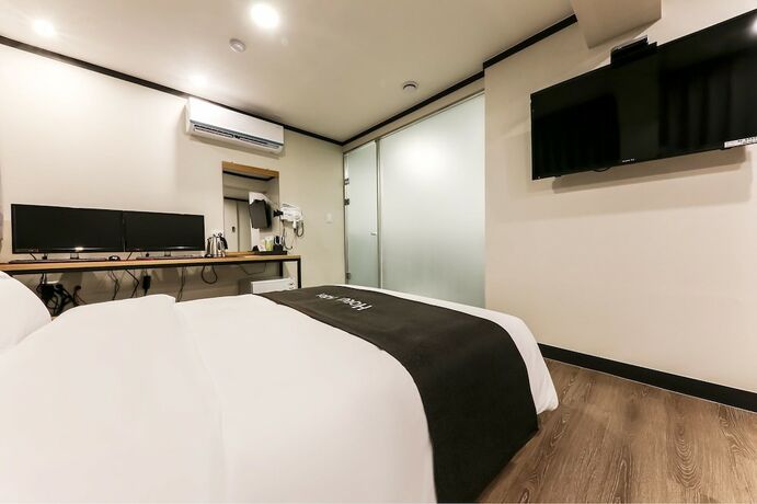 Imagen de la habitación del Hotel Hotel Adel. Foto 16