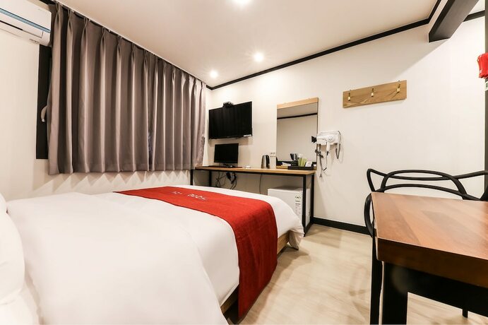 Imagen de la habitación del Hotel Hotel Adel. Foto 17