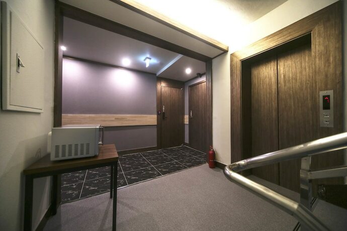 Imagen de los interiores del Hotel Hotel Adel. Foto 19