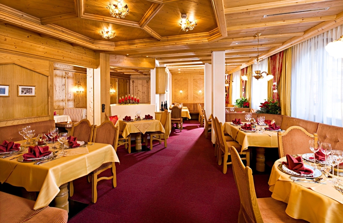 Imagen del bar/restaurante del Hotel Hotel Albona. Foto 4
