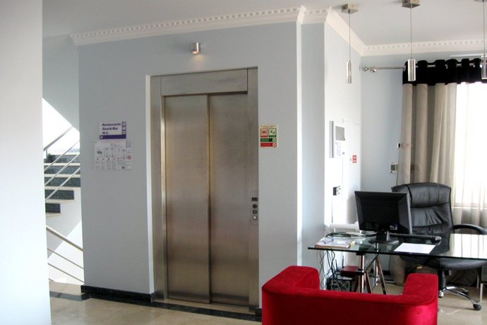 Imagen general del Hotel Hotel Apartamentos Baia Brava. Foto 3