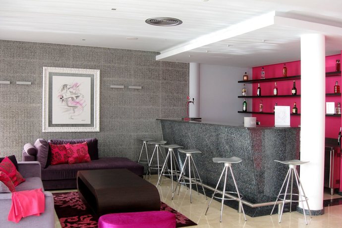 Imagen general del Hotel Hotel Apartamentos Baia Brava. Foto 9