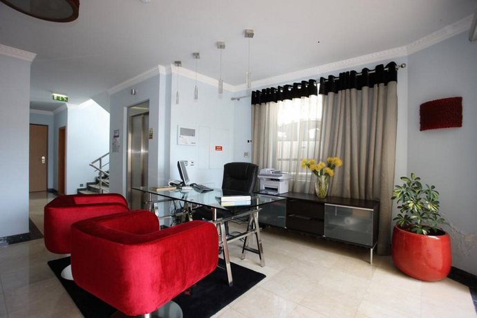 Imagen general del Hotel Hotel Apartamentos Baia Brava. Foto 10