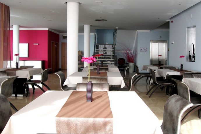 Imagen general del Hotel Hotel Apartamentos Baia Brava. Foto 11