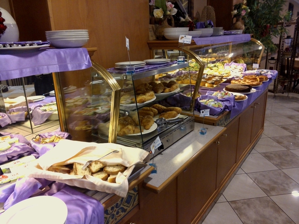 Imagen del bar/restaurante del Hotel Hotel Ara Solis. Foto 5