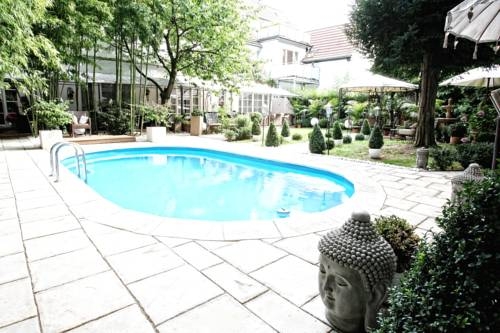 Imagen de la piscina del Hotel Hotel Ashley's Garden. Foto 6