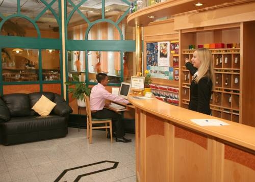 Imagen general del Hotel Hotel Asperner Löwe. Foto 20