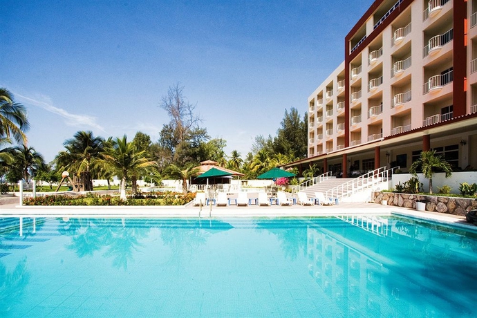 Imagen de la piscina del Hotel Hotel Bahia Dorada. Foto 12