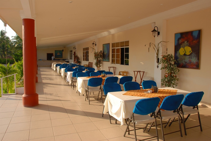 Imagen del bar/restaurante del Hotel Hotel Bahia Dorada. Foto 2