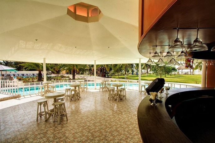 Imagen del bar/restaurante del Hotel Hotel Bahia Dorada. Foto 4