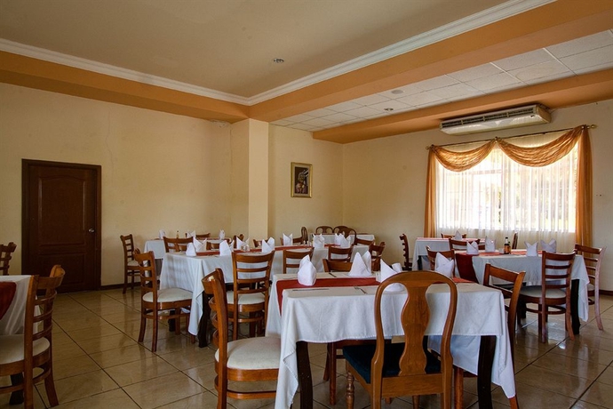 Imagen del bar/restaurante del Hotel Hotel Bahia Dorada. Foto 5