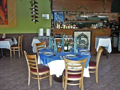 Imagen del bar/restaurante del Hotel Hotel Bahia Ensenada. Foto 3