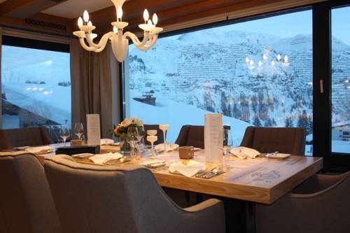 Imagen general del Hotel Hotel Bergkristall. Foto 30