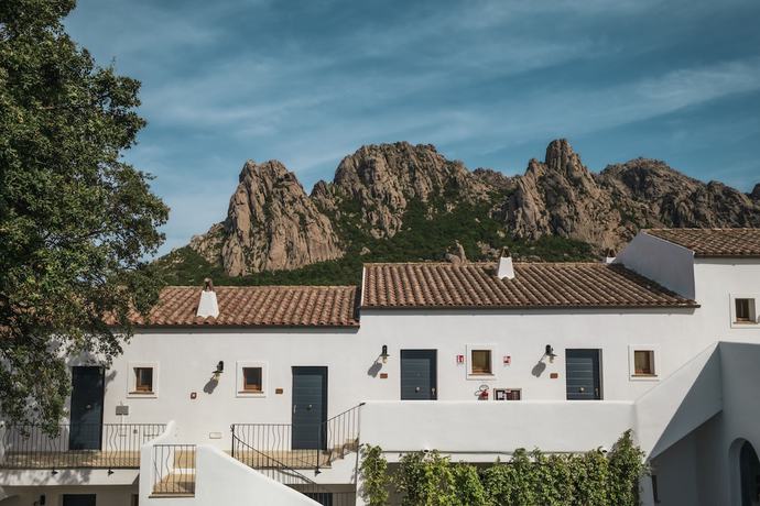 Imagen de los exteriores del Hotel Hotel Borgo Antico San Pantaleo. Foto 15
