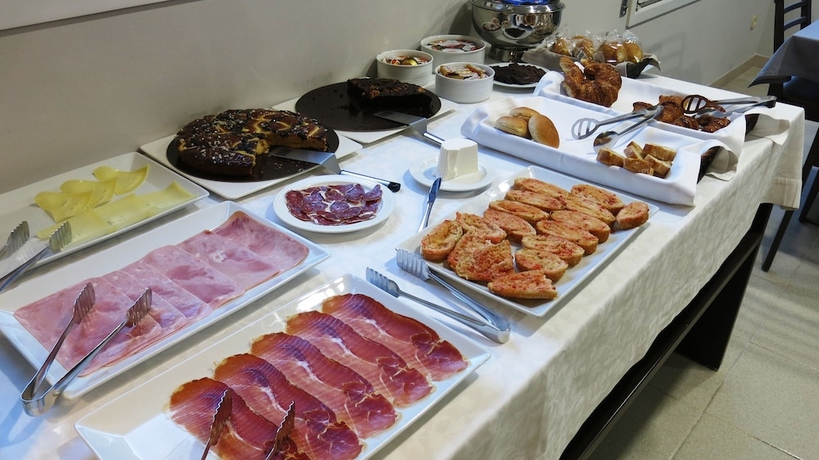 Imagen del bar/restaurante del Hotel Hotel Borrell. Foto 3