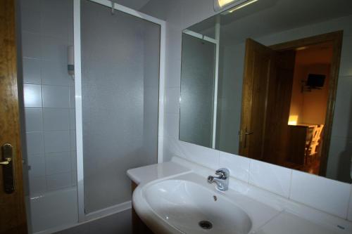 Imagen de la habitación del Hotel Hotel, Bungalows y Camping Viu. Foto 13
