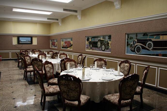 Imagen del bar/restaurante del Hotel Hotel Calarasi. Foto 2