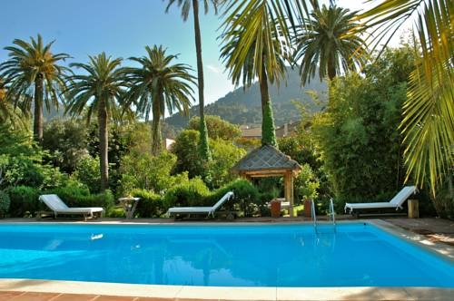 Imagen de la piscina del Hotel Hotel Can Roses. Foto 16