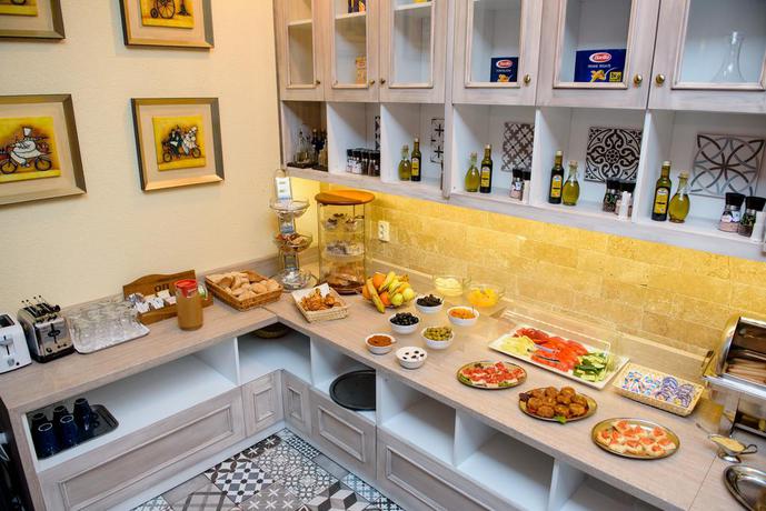 Imagen del bar/restaurante del Hotel Hotel Castel. Foto 3