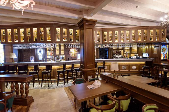 Imagen del bar/restaurante del Hotel Hotel Castel. Foto 5